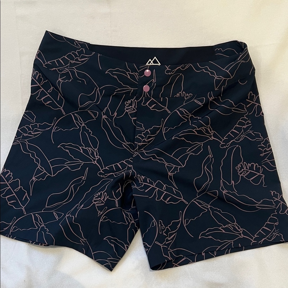 Wild Rye Ruby women’s mountain biking shorts 7inch inseam sz10 black/mauve